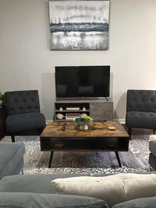Townhouse In Uptown King Bed-Wi-Fi-Free Parking-Pool Lägenhet Charlotte Exteriör bild