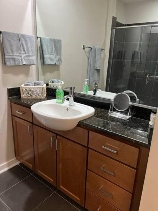 Townhouse In Uptown King Bed-Wi-Fi-Free Parking-Pool Lägenhet Charlotte Exteriör bild