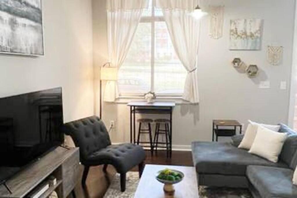 Townhouse In Uptown King Bed-Wi-Fi-Free Parking-Pool Lägenhet Charlotte Exteriör bild