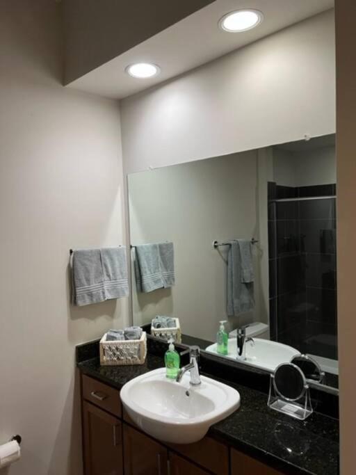 Townhouse In Uptown King Bed-Wi-Fi-Free Parking-Pool Lägenhet Charlotte Exteriör bild