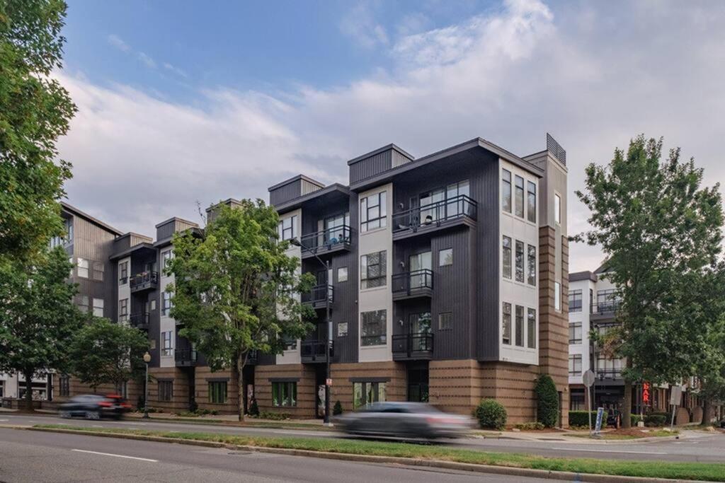 Townhouse In Uptown King Bed-Wi-Fi-Free Parking-Pool Lägenhet Charlotte Exteriör bild