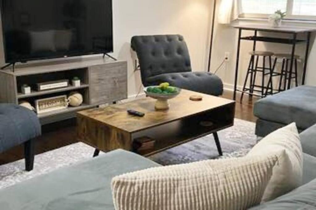 Townhouse In Uptown King Bed-Wi-Fi-Free Parking-Pool Lägenhet Charlotte Exteriör bild