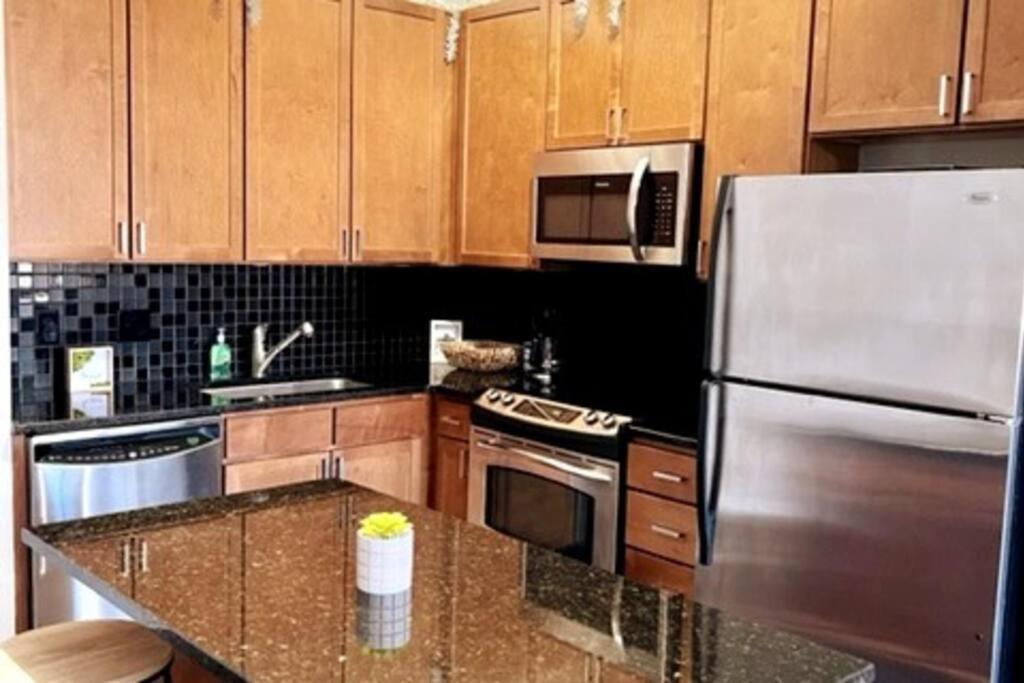 Townhouse In Uptown King Bed-Wi-Fi-Free Parking-Pool Lägenhet Charlotte Exteriör bild