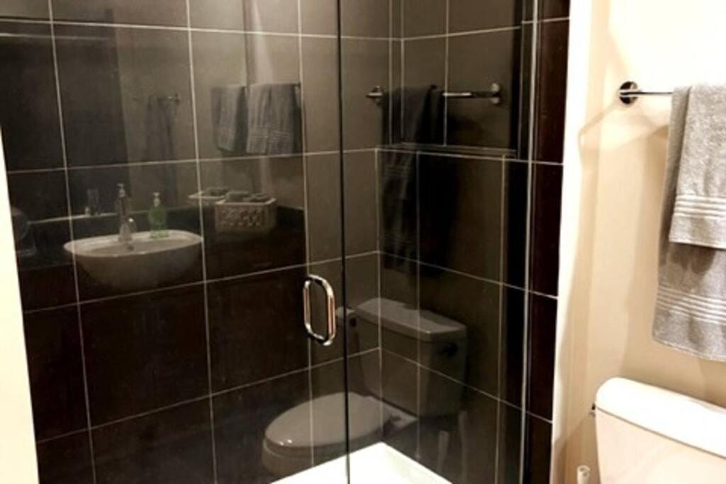 Townhouse In Uptown King Bed-Wi-Fi-Free Parking-Pool Lägenhet Charlotte Exteriör bild